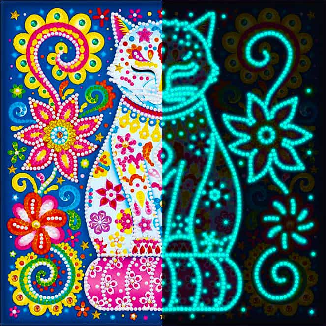 Diamond Painting Nachtleuchtend - Katze mit Blumen - gedruckt in Ultra-HD - Katze, Nachtleuchtend, quadratisch, Tiere